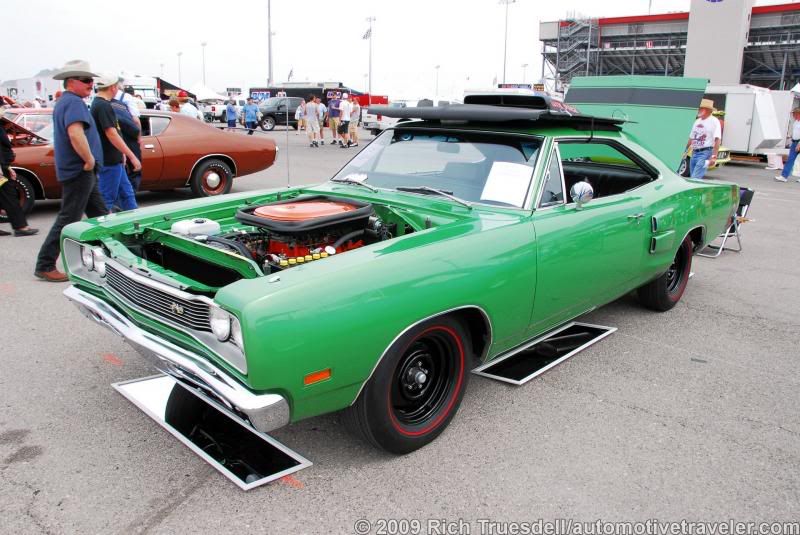 1237753735_Marc_Irvin_1969_Dodge_Su.jpg