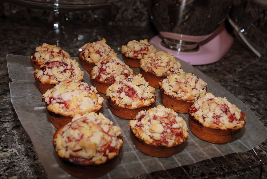 Raspberry Almond Crisp Muffins