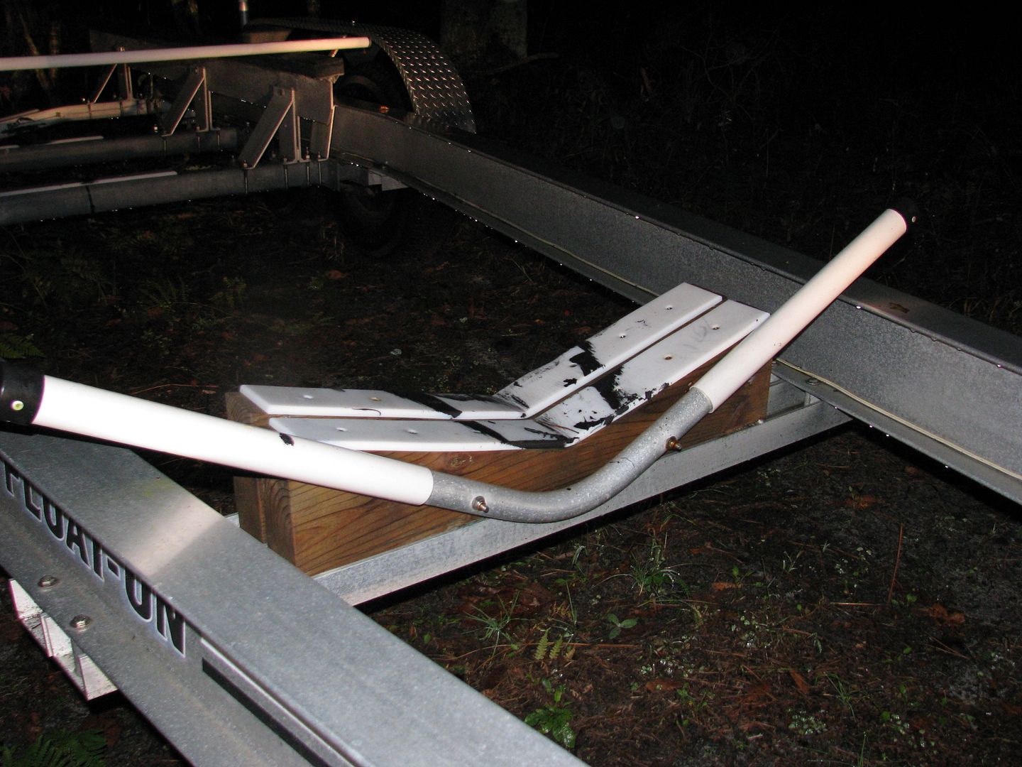Where should boat sit on trailer bunks? RedRegulatorForums
