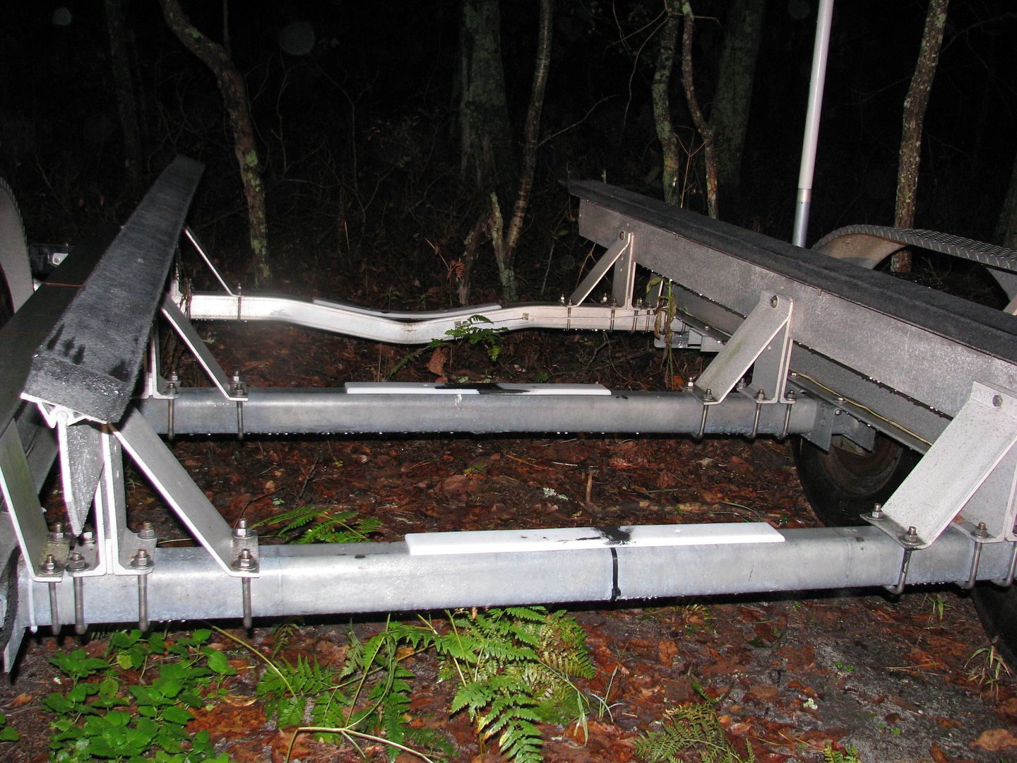 Where should boat sit on trailer bunks? RedRegulatorForums