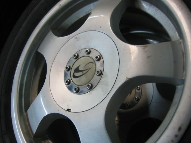 http://i668.photobucket.com/albums/vv48/jdmtoronto/Album1/IMG_0106.jpg